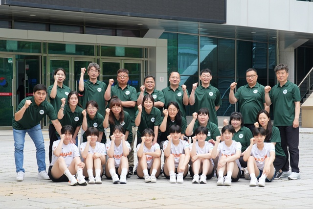 馬山女子高校選手団。 /写真=イ·ユリコーチ及び韓国中高等学校バスケットボール連盟提供