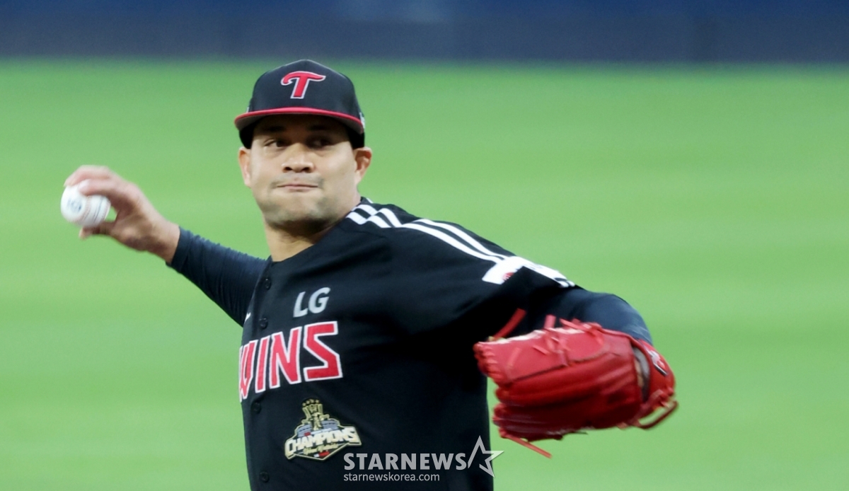 LG right-handed pitcher Chirinos is shown pitching in the upcoming match between KIA Tigers and LG Twins at GwangjuKIA Champions Field on the 21st. The starting pitcher for KIA is Neal. 2026.05.21. /Photo=Senior reporter Kang Young-jo cameratalks@