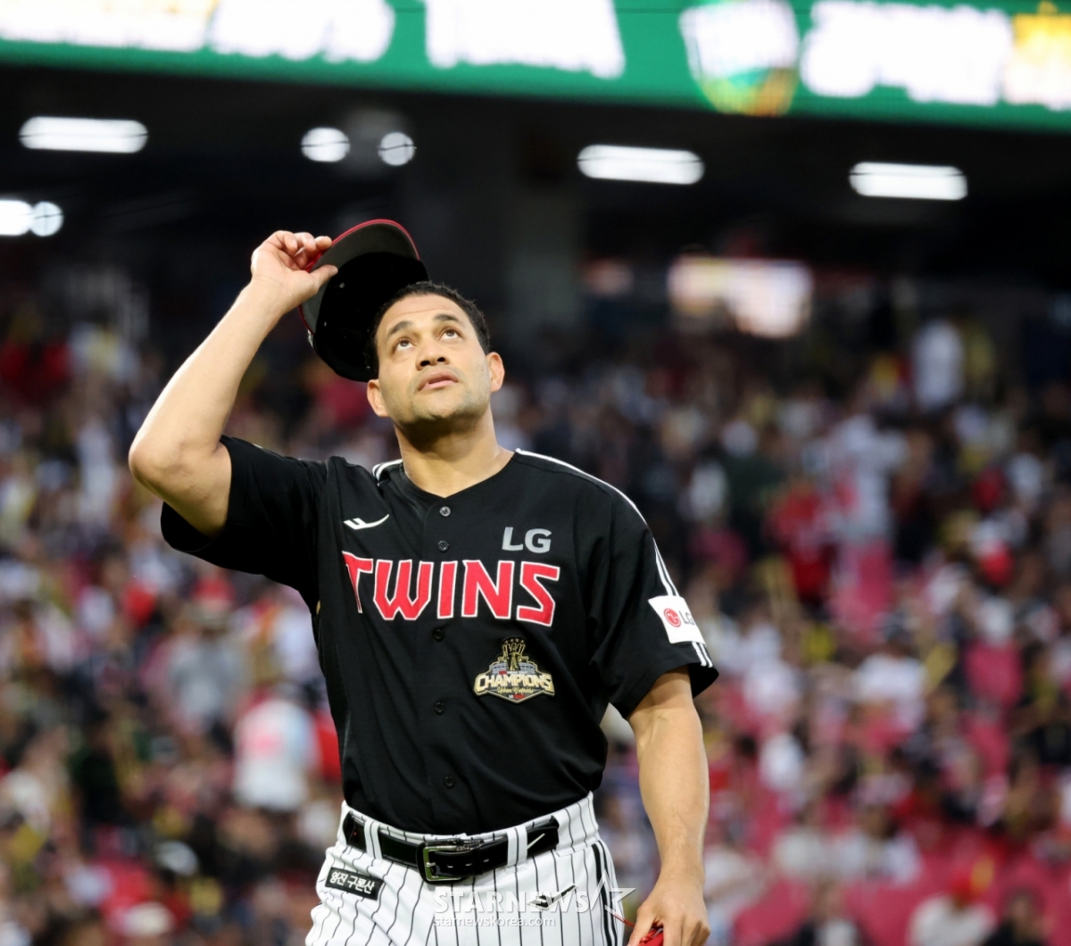 LG right-handed pitcher Chirinos is shown pitching in the upcoming match between KIA Tigers and LG Twins at GwangjuKIA Champions Field on the 21st. The starting pitcher for KIA is Neal. 2026.05.21. /Photo=Senior reporter Kang Young-jo cameratalks@
