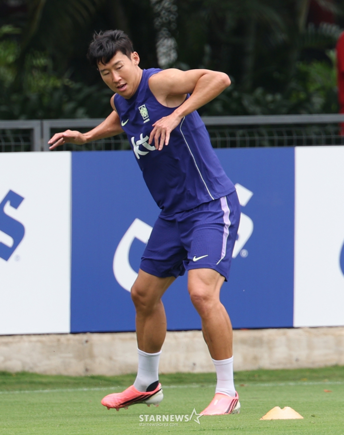 The South Korean national football team held training at Chivas Verdeballe in Guadalajara, Mexico, on the 7th ahead of the 2026 CONCACAF World Cup. Players including Son Heung-min are training. /Photo=Kim Jin-kyung kim.jinkyung@