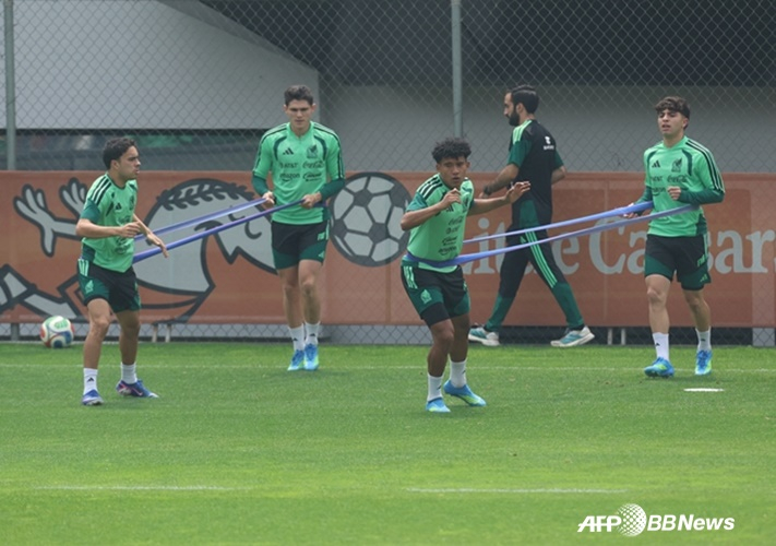 Players of the Mexican national football team are focused on training. /AFPBBNews=NEWS1