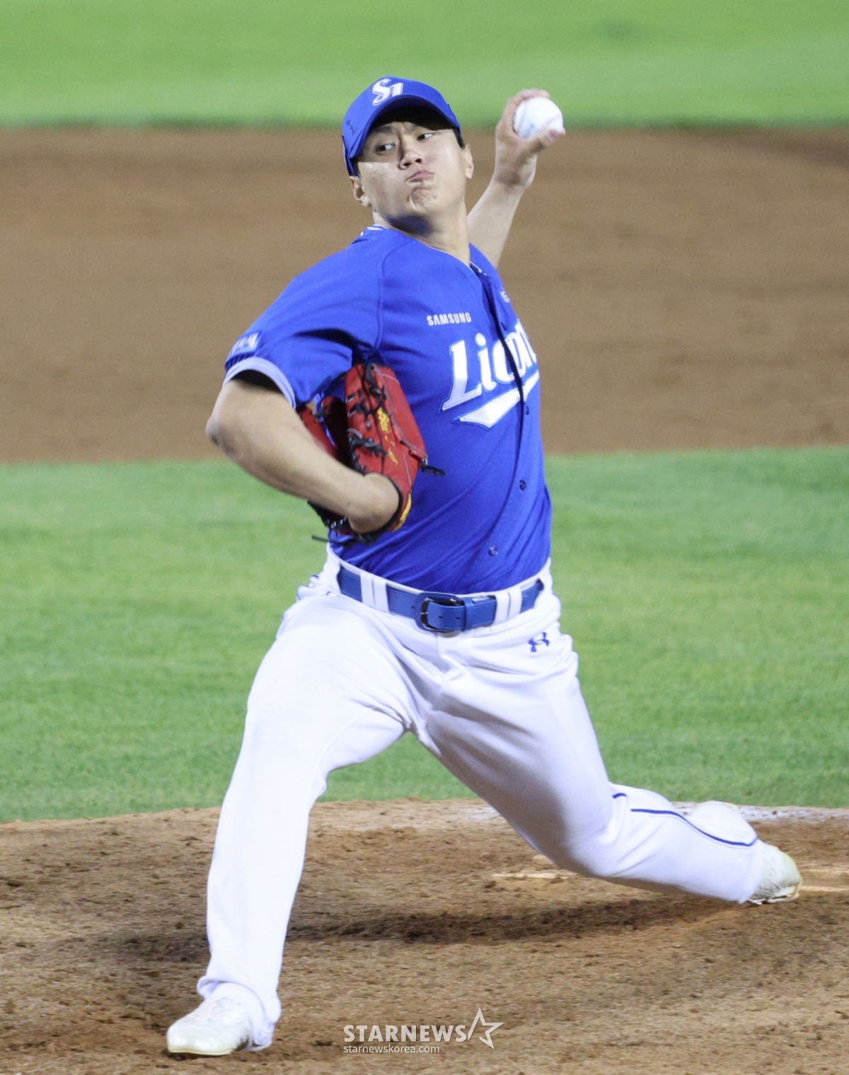 El partido de la Liga KBO Shinhan SOL 2026 entre LG Twins y Samsung Lions se celebró el día 12 en el estadio de béisbol Jamsil de Seúl. Bae Chan-seung de Samsung realiza una gran actuación. /foto=Kim Jin-kyung kim.jinkyung@
