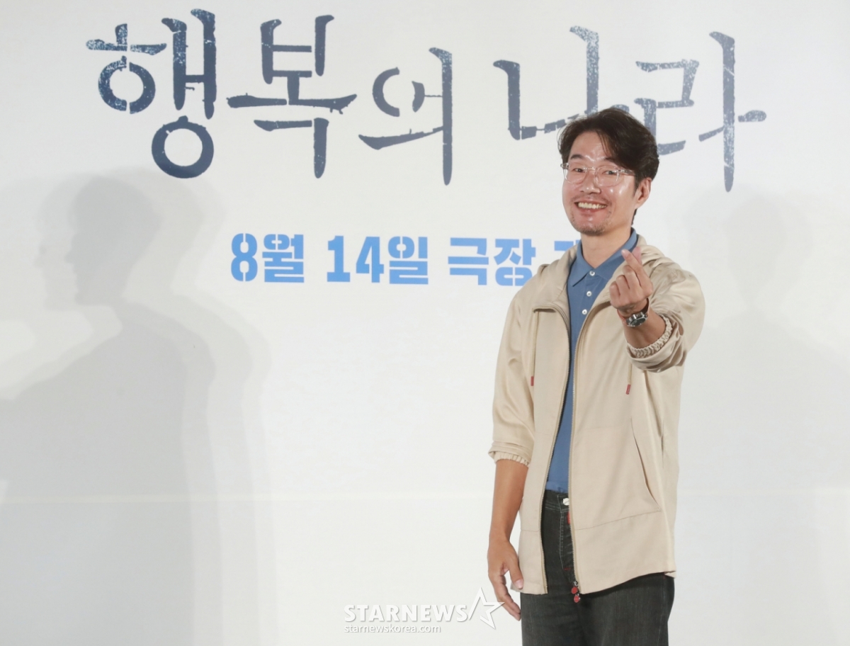 俳優ソン·ヨンギュが22日午前、ソウルロッテシネマ建大入口店で行われた映画「幸せの国」製作発表会に参加しポーズを取っている。 /2024.07.22 /写真=イ·ドンフン