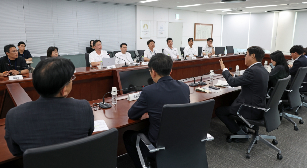 "급하게 나와 급여도 지급 못하고 있다..." 결국 문체부까지 나섰다, 최휘영 장관 "시급한 필수업무 볼 수 있도록 근본적인 방안 관계 부처와 협의"