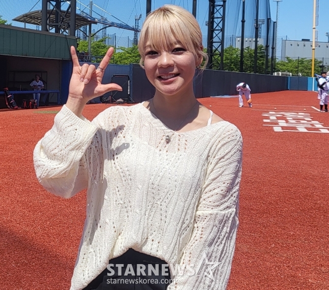 Fujimoto Saeori posa tras finalizar su entrevista con StarNews. /Foto=reportero Ahn Ho-geun