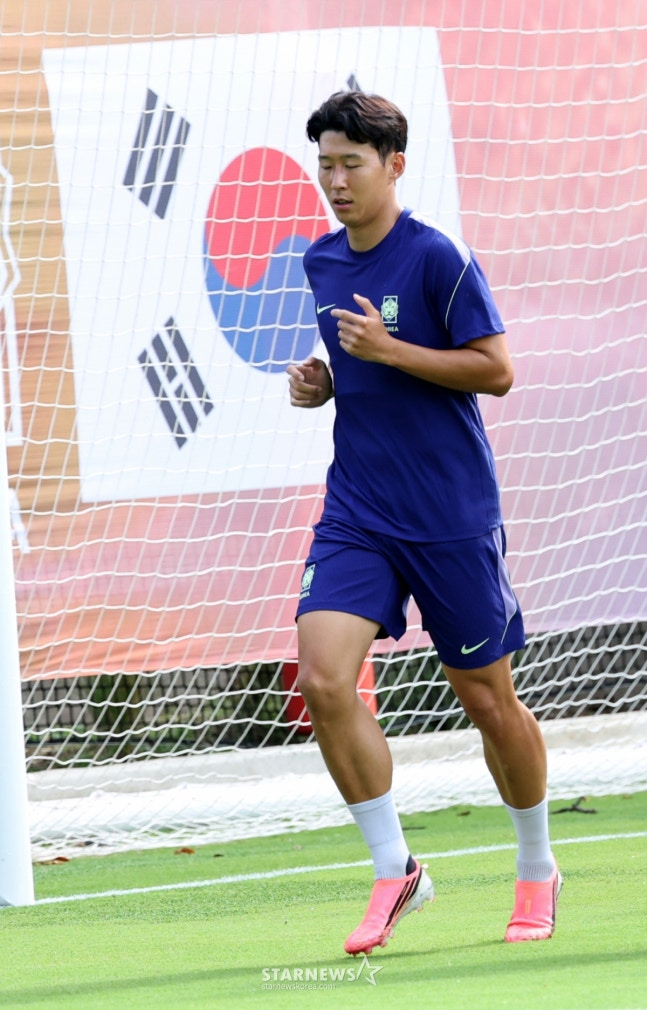 La selección de fútbol de la República de Corea realizó un entrenamiento el día 10, un día antes del Mundial de 2026 en Norteamérica, Centroamérica y el Caribe, en el Chivas Verde Valle de Guadalajara, México. Los jugadores, entre ellos Son Heung-min, realizaron entrenamientos de carrera. /Foto=corresponsal jefe Kim Jin-kyung.