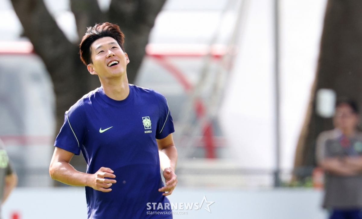 La selección nacional de fútbol de Corea del Sur realizó un entrenamiento el día 10, un día antes del Mundial de 2026 en Norteamérica, Centroamérica y el Caribe, en el Chivas Verde Valle de Guadalajara, México. Los jugadores, entre ellos Son Heung-min, realizan entrenamientos de carrera. /foto=corresponsal jefe Kim Jin-kyung
