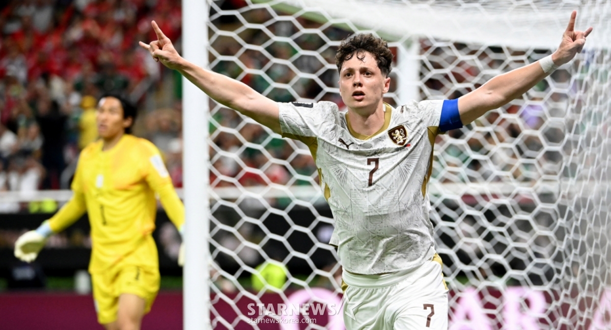 The 2026 CONCACAF World Cup Group A qualifier between South Korea and Czech Republic was held on the 12th (Korea time) at Estadio Akron in Guadalajara, Mexico. Czech Republic's Ladislav Krejčí celebrates after scoring the opening goal. /Photo=Kim Jin-kyung kim.jinkyung@