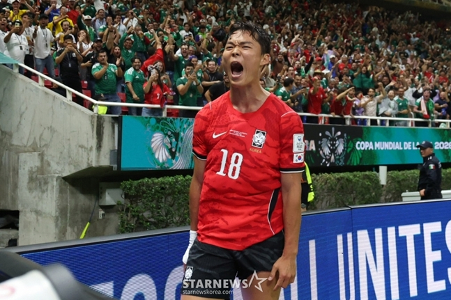 The 2026 CONCACAF World Cup Qualifiers Group A match between South Korea and Czech Republic was held on the 12th (Korean time) at Estadio Akron in Guadalajara, Mexico. Oh Hyun-kyu is seen celebrating after scoring the go-ahead goal. /Photo=Kim Jin-kyung kim.jinkyung@