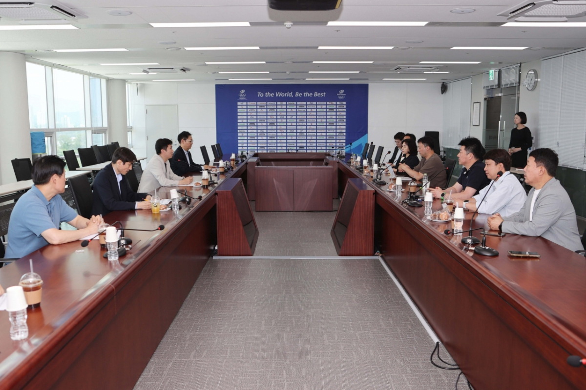 Image of the meeting between the Korean Olympic Committee president and the Association of Sports Federations. /Photo=Korean Olympic Committee