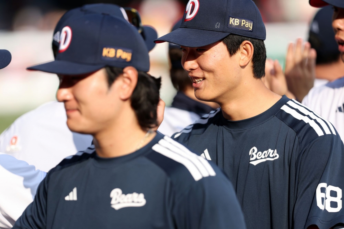 Doosan Bears, lanzador abridor Choi Min-seok (derecha). /Foto=Doosan Bears