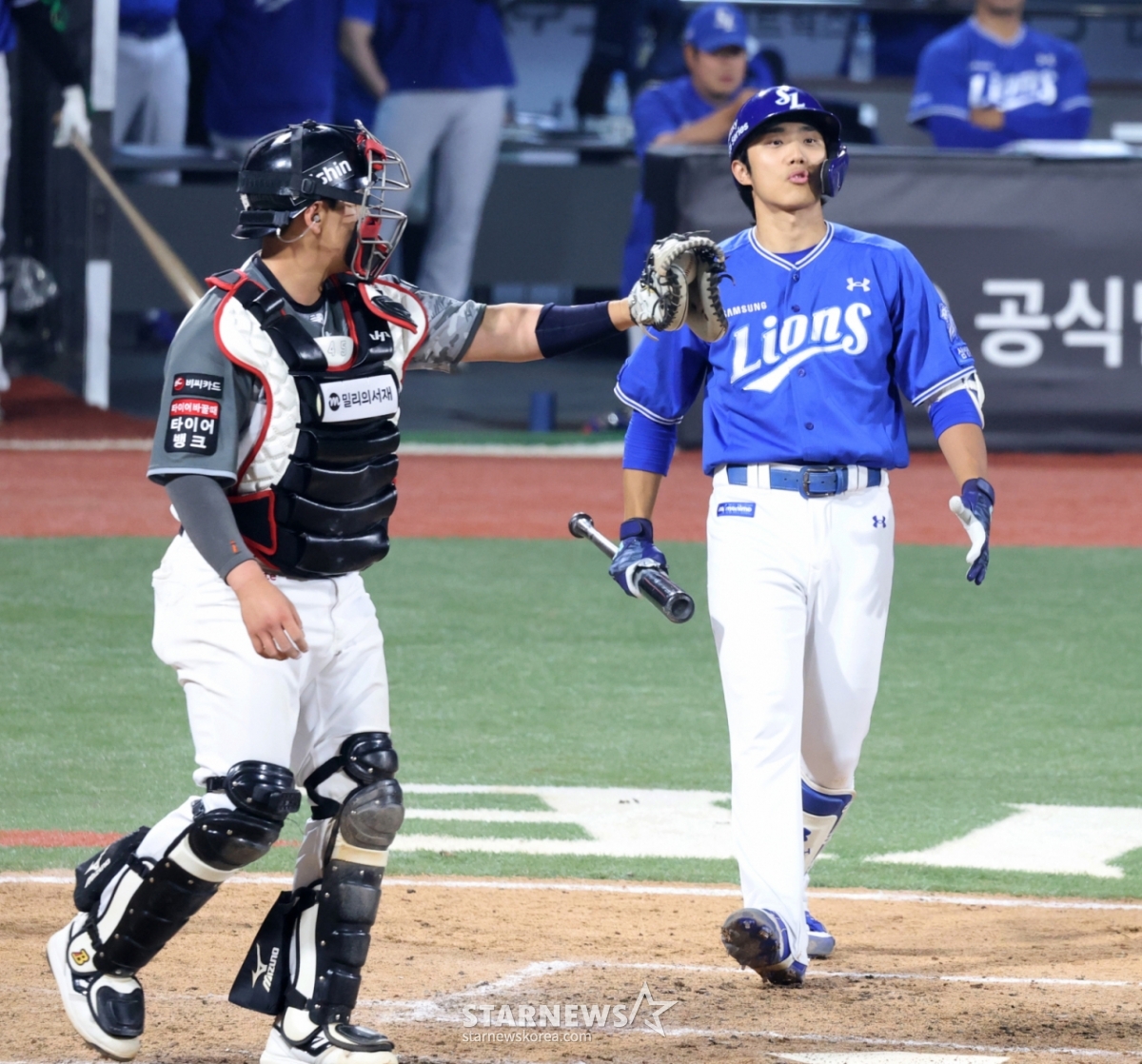 Lee Jae-hyun, autor del jonrón de tres carreras en la parte baja de la séptima entrada, se retira con un roletazo al cuadro interior en la parte baja de la octava entrada con dos outs y corredores en segunda y tercera base en el parque Suwon KT Wiz, donde se disputará el partido de la Liga KBO 2026 entre Samsung Lions y KT Wiz el día 10. 2026.06.10. /Foto=Kang Young-jo cameratalks@