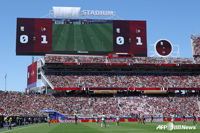 Large screen at the Bay Area Stadium in San Francisco, California, USA, where the Qatar-Switzerland match was held. /AFPBBNews=NEWS1