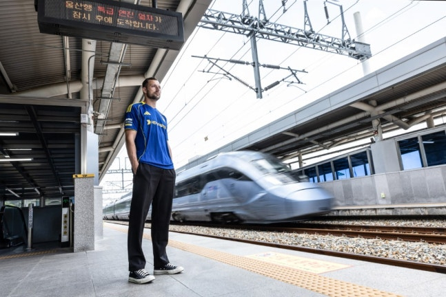 Fotografía oficial de la transferencia de Thomas a Ulsan HD. /foto=UlsanHD