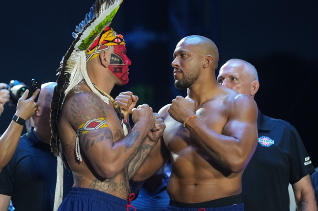 Алекс Феррейра (слева) и Сирил. /Фото =UFC