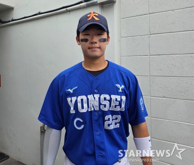 Ким Дон Чжу из Университета Йонсей дал интервью Star News на 4-й игре All-Star в Hanwha Eaglesbae High School-University, которая состоялась в парке Hanwha Life Ball в Тэджоне 8-го числа. /Фото = Репортер Ким Дон Юн