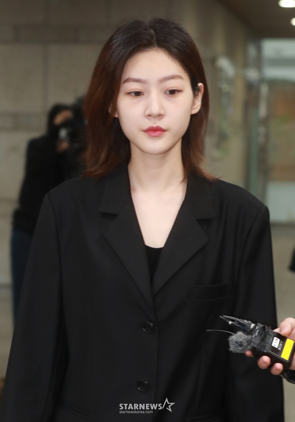 "'조작'된 고인 녹취록, 최소 4개 버전..돈 요구에 쓰여" 죽어서도 고통받는 故 김새론 [스트레이트]
