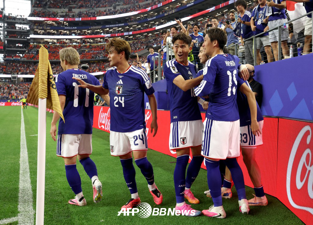 15日、米ダラス·スタジアムで行われたオランダと日本の2026 FIFA北中米ワールドカップ(W杯)1次リーグF組第1戦の様子。 日本の選手たちが喜んでいる。 /AFPBBNews=ニュース1