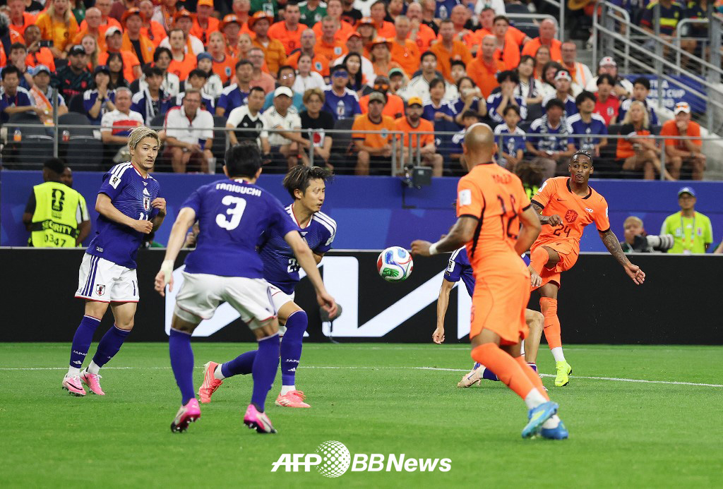 15日、米ダラス·スタジアムで行われたオランダと日本の2026 FIFA北中米ワールドカップ(W杯)1次リーグF組第1戦の様子。 後半19分、オランダ·サマービルが追加ゴールを決めている。 /AFPBBNews=ニュース1