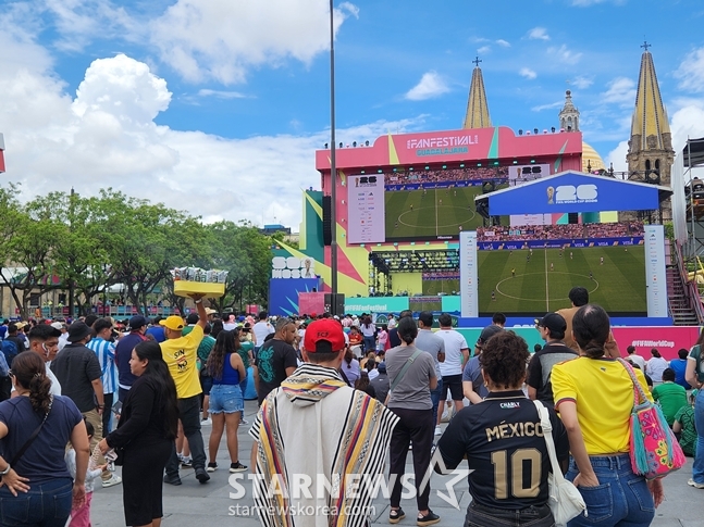 Fan festival held at Plaza Liberacion in Guadalajara. /Photo=Reporter Park Geon-do