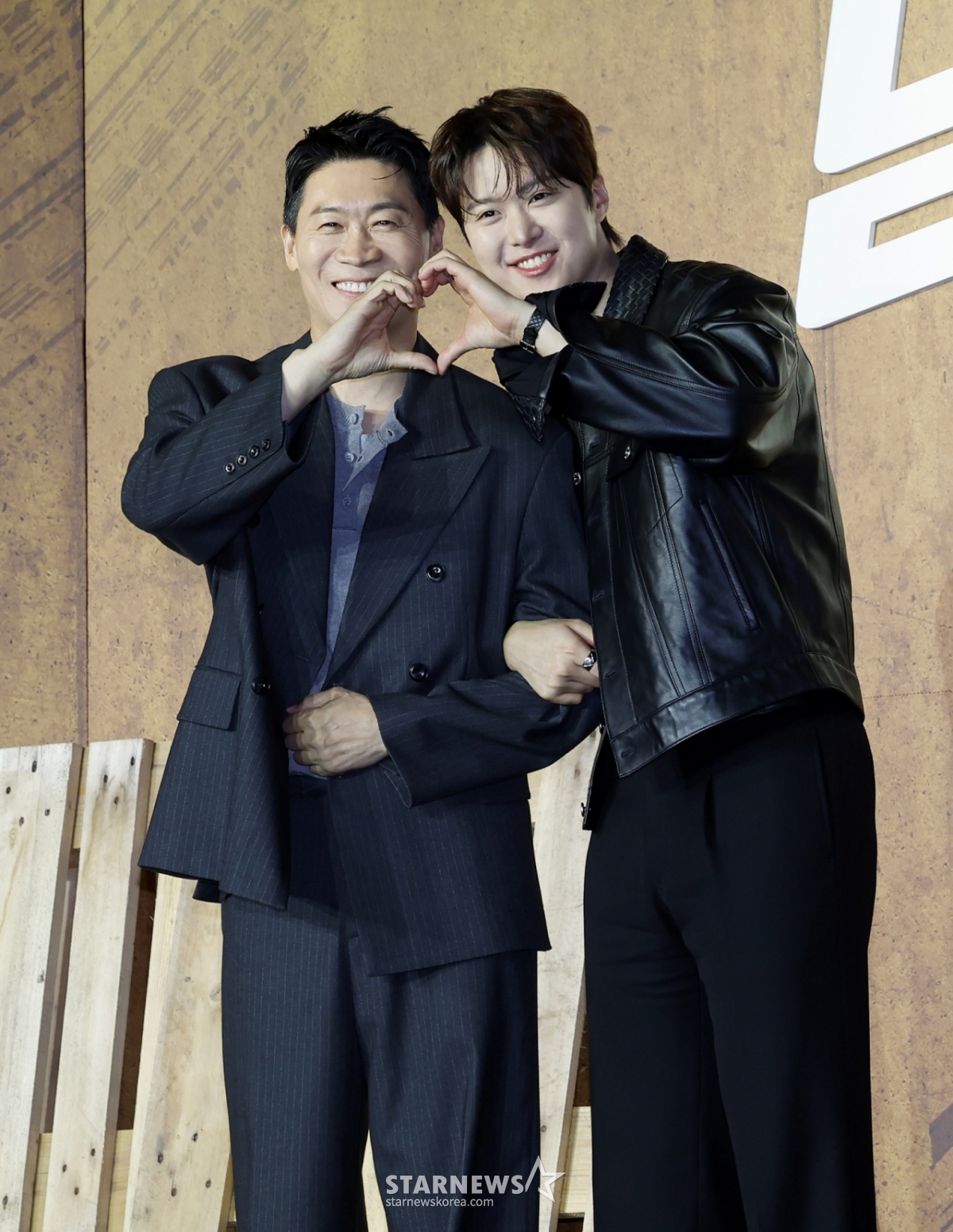 [Seoul=NEWSIS] Reporter Kim Hye-jin = Actors Jin Seon-gyu (left) and Gong Myung pose at the production conference for the Netflix film 'Husbands' held at the Ambassador Seoul Fullman in Jung-gu, Seoul, on the morning of the 15th. 2026.06.15 jini@newsis.com /Photo=Reporter Kim Hye-jin