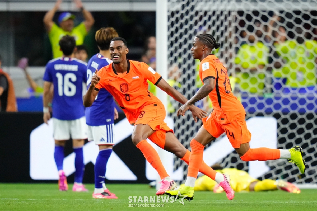 Netherlands players celebrate after a goal by Christian Pulisic during the first group stage match of Group F in the 2026 FIFA North, Central America and Caribbean World Cup between Japan and the Netherlands at Dallas Stadium in the United States on the 15th. /Photo=Reuters=NEWS1