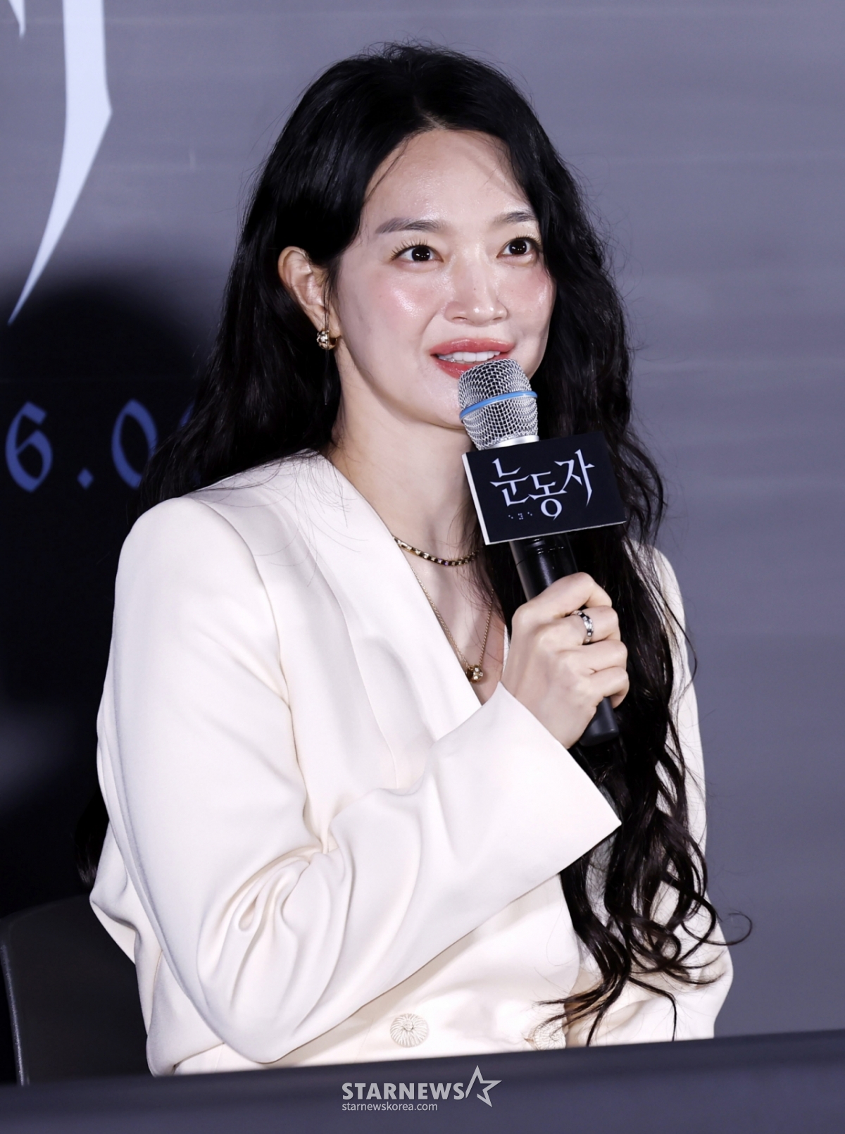 신민아 "눈에 붕대 감고 연기..실제 공포를 느꼈다" [눈동자]