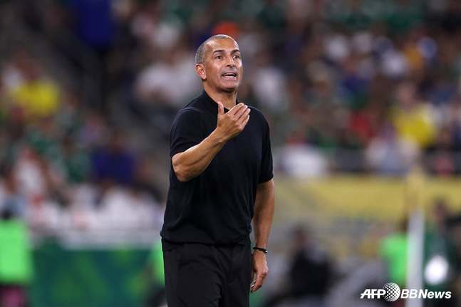 Sabri Lamouchi coach. /AFPBBNews=NEWS1