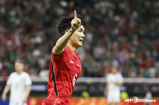 Hwang In-beom of the South Korean national team celebrating a goal. /AFPBBNews=NEWS1