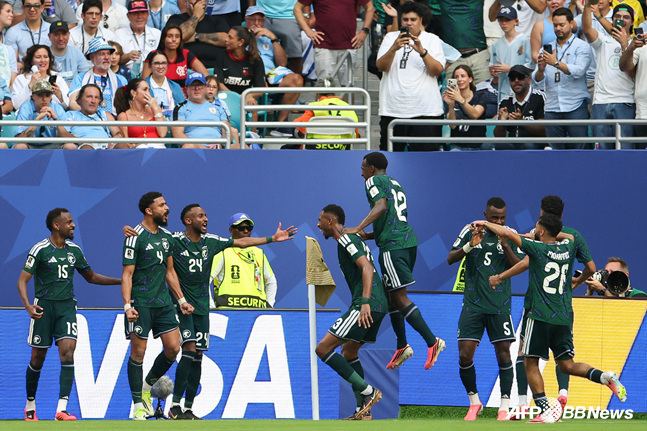 Saudi Arabian players celebrating a goal. /AFPBBNews=NEWS1