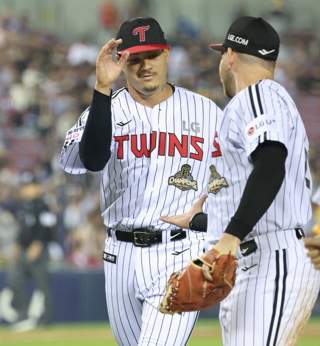 LG Twins' new foreign pitcher Yacel Rio is shown pitching in the Jamsil SSG Landers game on the 10th. /Photo=LG Twins