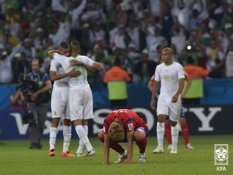 Son Heung-min looks back with regret after losing to Algeria in the second group stage match of the 2014 FIFA World Cup in Brazil. /Photo=Korea Football Association