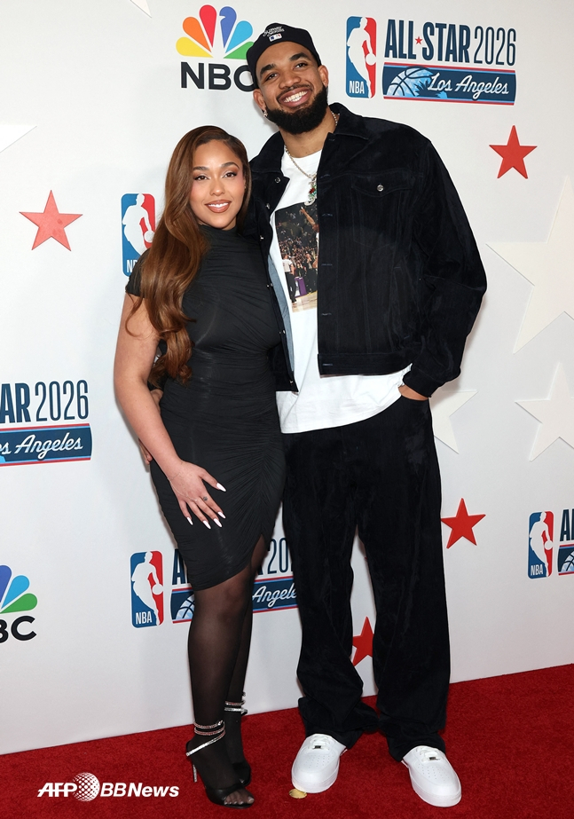 Towns' fiancée Woods (left) and Towns at the 2024 NBA All-Star Game in February. /AFPBBNews=NEWS1