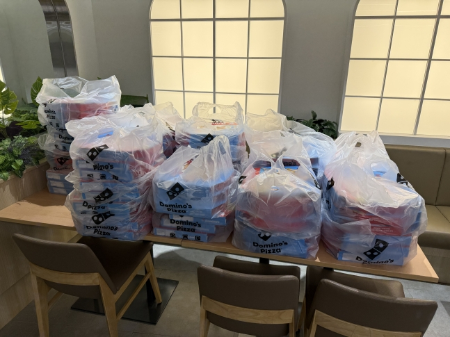 The 80 pizzas gifted by SSG Landers' Park Sung-han to the team, front office, and cheer squad ahead of the home game against the Lotte Giants on the 17th. /Photo=SSG Landers