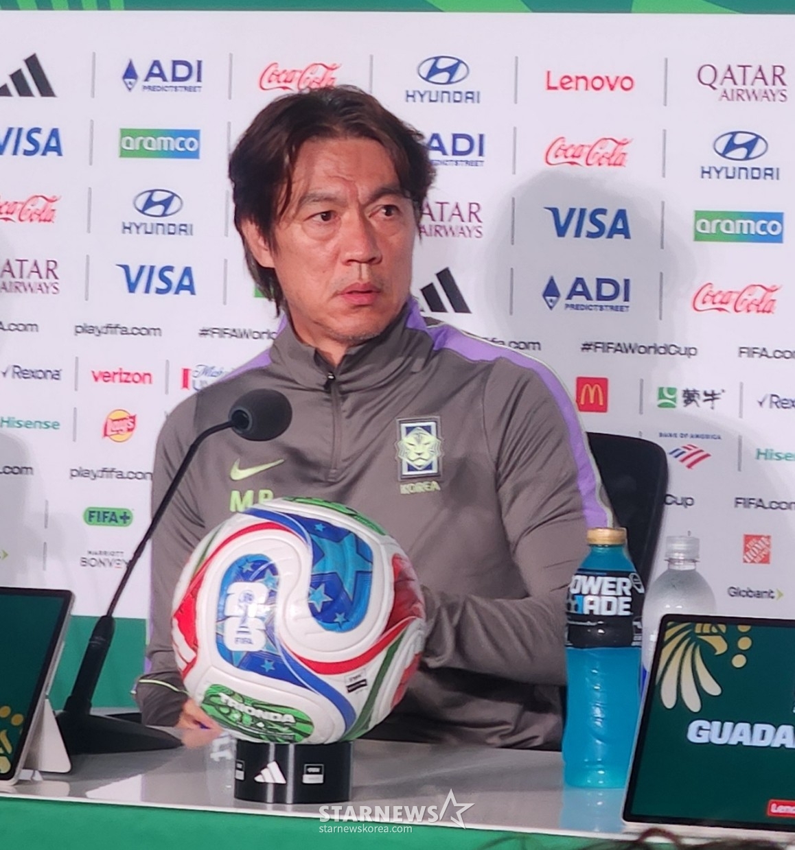 Coach Hong Myung-bo at a press conference before the match against Mexico. /Photo=Reporter Park Geon-do