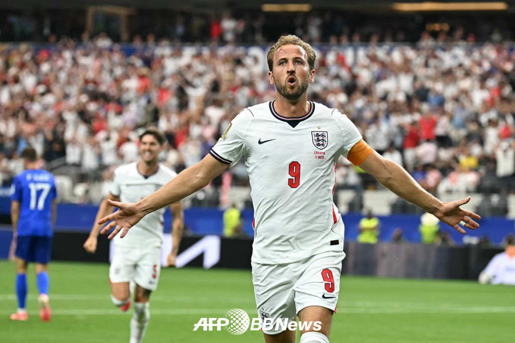 Harry Kane, delantero del equipo de fútbol de Inglaterra, celebra tras marcar un gol en el partido de la primera ronda del Grupo L de la Copa Mundial de la FIFA 2026 en América del Norte contra Croacia, disputado el día 18 en el estadio de Dallas, Estados Unidos. /Foto=AFPBBNews=NEWS1