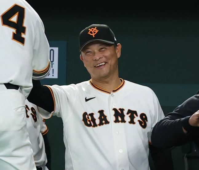 Исполняющий обязанности главного тренера Хидеки Хашигами. /Фото = Yomiuri Giants Официальный SNS
