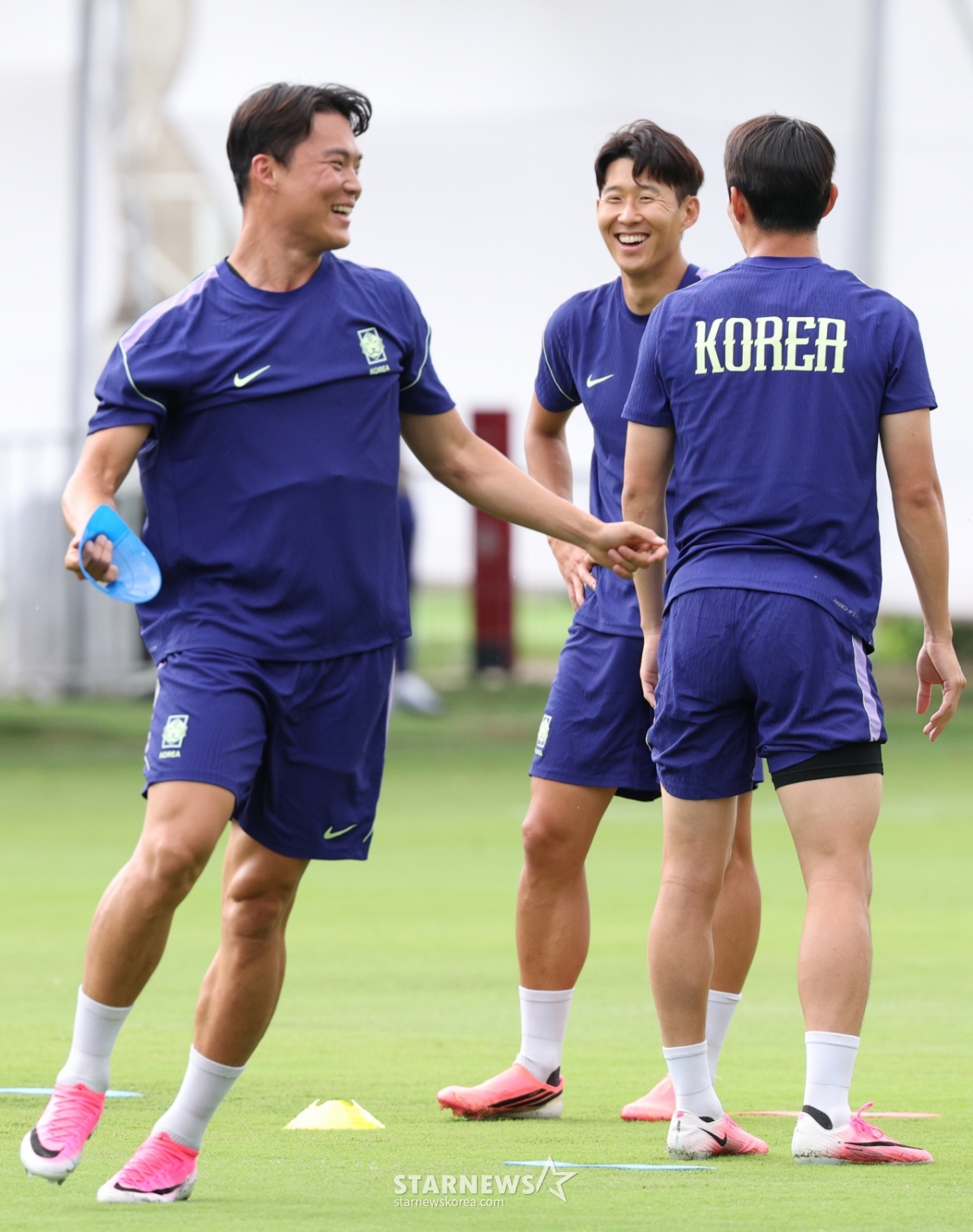 [포토] 손흥민 '현규아 그건 반칙이다'