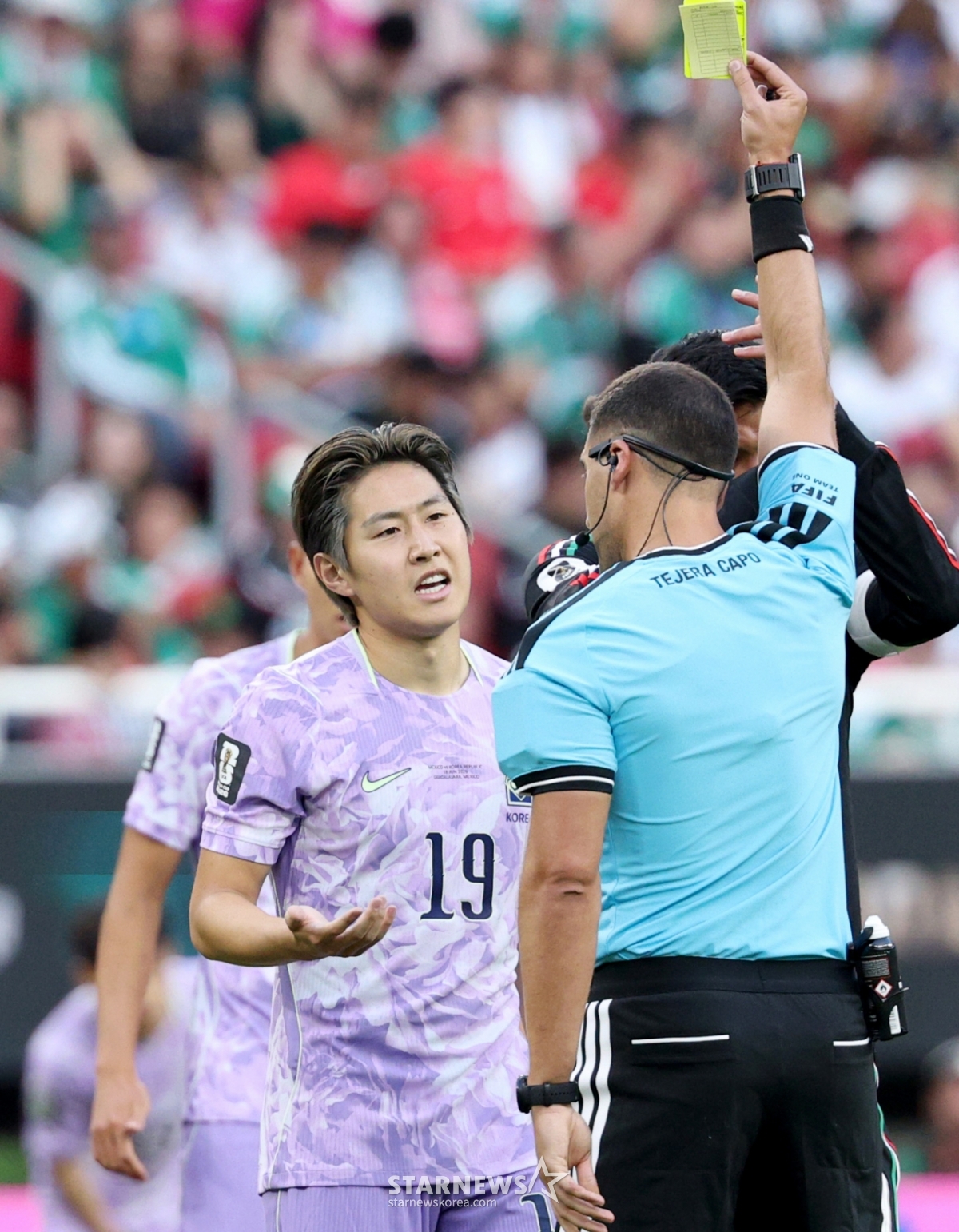 The 2026 CONCACAF World Cup A Group qualifier match between South Korea and Mexico was held on the 19th (Korea time) at Estadio Akron in Guadalajara, Mexico. Lee Kang-in is shown receiving a yellow card in the early stages of the match. /Photo=Kim Jin-kyung kim.jinkyung@