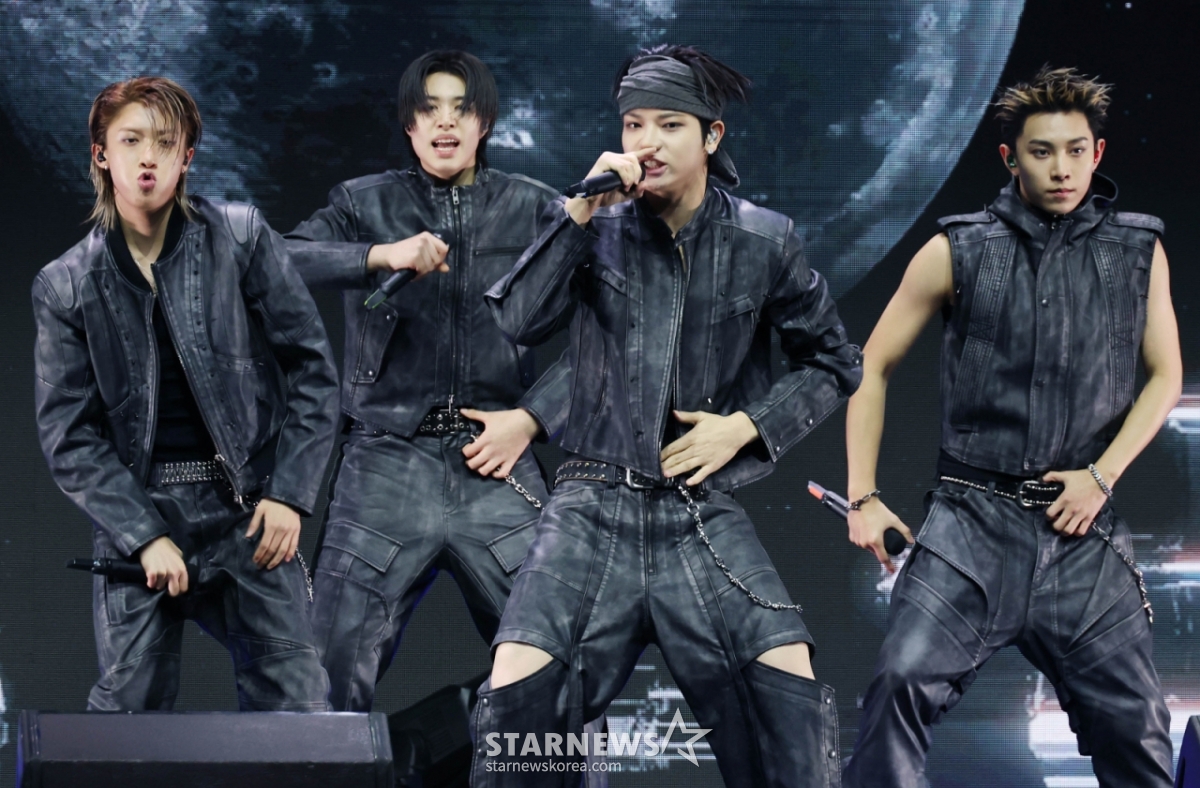 El grupo Longshot presentó su canción principal durante el show de lanzamiento de su EP debut 'Shot Callers', celebrado el 13 por la tarde en el Myeonghwa Live Hall del distrito Yeongdeungpo de Seúl. El EP debut incluye un total de cinco canciones, entre ellas la canción previa 'Saucin', así como 'Backseat', 'Moonwalkin', 'FaceTime' y 'Never Let Go'. /foto=Lee Dong-hoon photoguy@