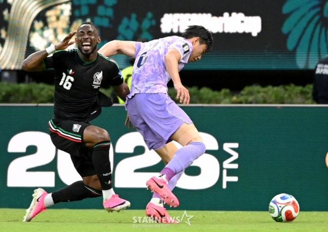 'Son Heung-min (right). /Photo=Chief correspondent Kim Jin-kyung