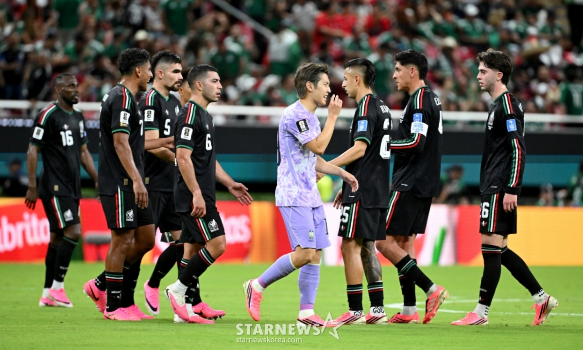 The 2026 CONCACAF Nations League A Group qualifier match between South Korea and Mexico was held on the 19th (Korea time) at Estadio Akron in Guadalajara, Mexico. Lee Kang-in is seen receiving a yellow card from Paulo. 2026.06.19. /Photo=Chief correspondent Kim Jin-kyung