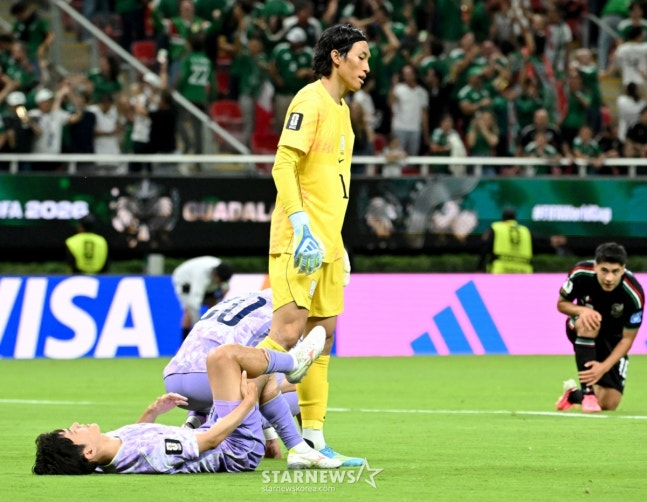 El partido de clasificación para la Copa Mundial de la FIFA 2026 en Norteamérica, Centroamérica y el Caribe, grupo A, entre la República de Corea y México, se disputó el día 19 (hora de Corea) en el Estadio Akron de Guadalajara, México. Kim Seung-gyu finaliza el partido. /Foto=corresponsal jefe Kim Jin-kyung.