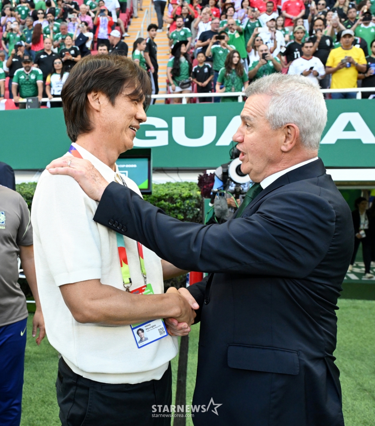 The 2026 CONCACAF Nations League A Group qualifier match between South Korea and Mexico was held on the 19th (Korea time) at Estadio Akron in Guadalajara, Mexico. Coach Hong Myung-bo is seen talking with Coach Aguirre as the match begins. 2026.06.19. The 2026 CONCACAF Nations League A Group qualifier match between South Korea and Mexico was held on the 19th (Korea time) at Estadio Akron in Guadalajara, Mexico. Coach Hong Myung-bo is seen talking with Coach Aguirre as the match begins. /Photo=Chief correspondent Kim Jin-kyung