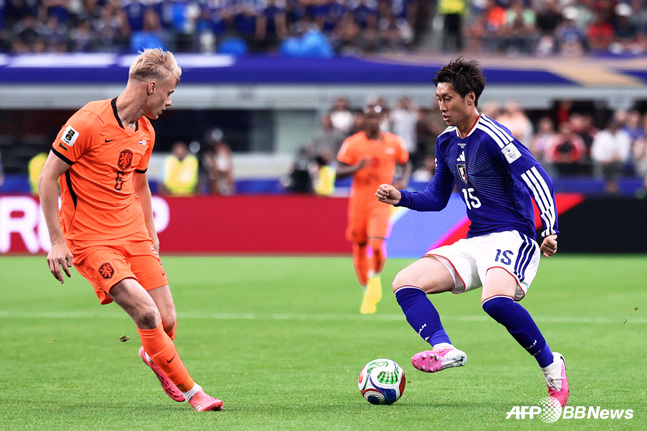 Jan Paul Van Hecke (left) during the 2026 North, Central America and Caribbean World Cup match against Japan. /AFPBBNews=NEWS1