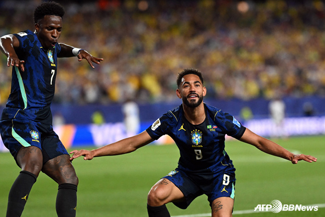 ブラジルのFWマテウス·クーニャ(右)のゴールセレモニー。 /AFPBBNews=ニュース1