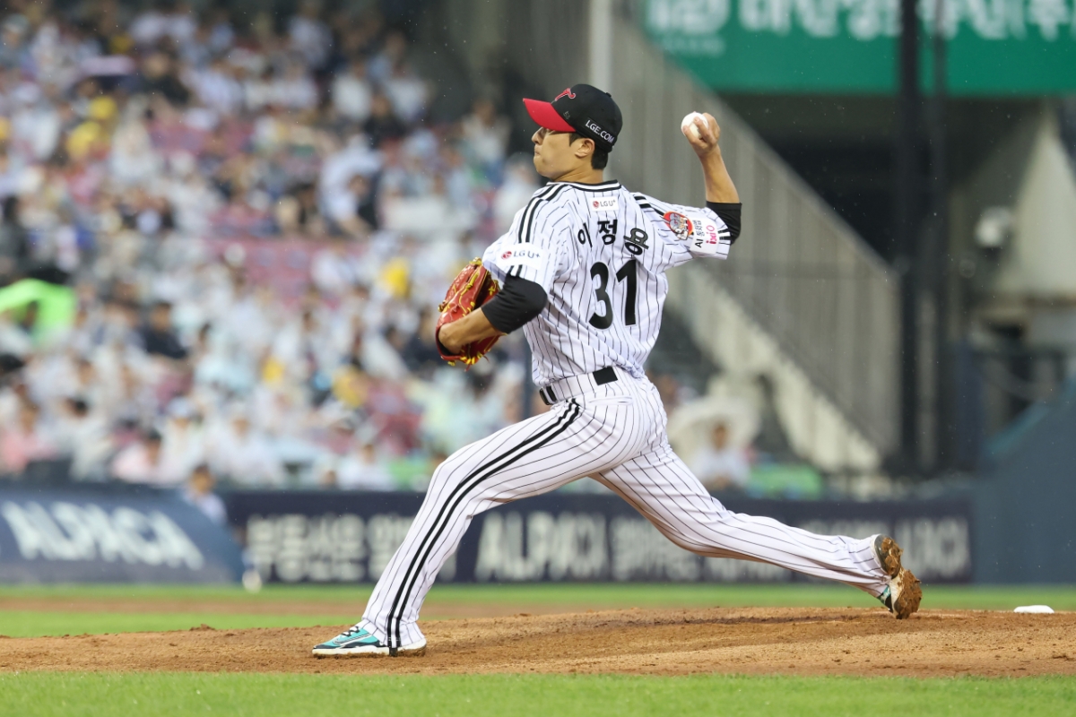 LGツインズの李ジョンヨンの19日の試合の様子。 /写真=LGツインズ提供