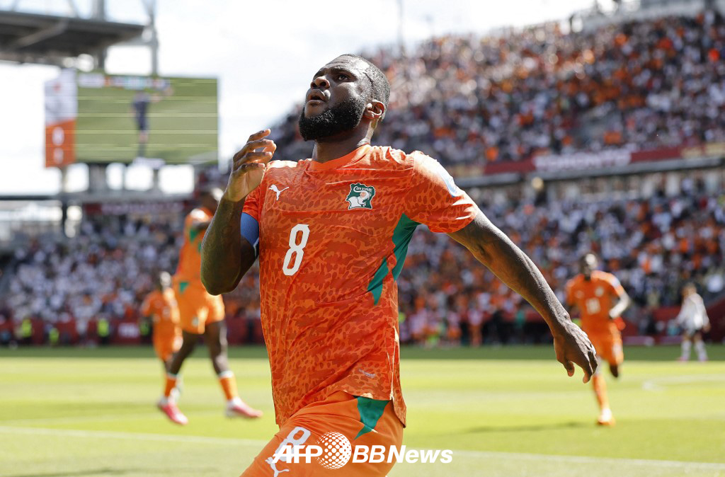 Frank Kessié of Côte d'Ivoire scores the opening goal during the 2026 FIFA North, Central America and Caribbean Cup Group E second-round match against Germany at the Toronto Stadium in Canada on the 21st. /AFPBBNews=NEWS1