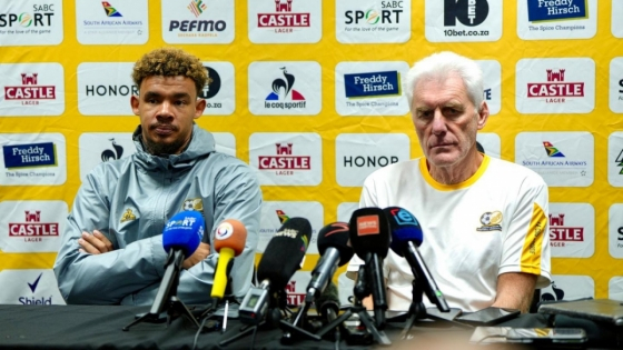 サッカー南アフリカ共和国代表のユーゴ·ブロス監督(右)。 /写真=南アフリカサッカー協会ホームページキャプチャー