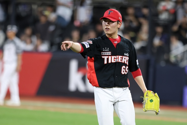 Sung Young-tak de KIA se presentó el día 20 en el partido contra Suwon KT. /foto=KIA Tigers